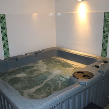Ferme-chateau De & Bed & Breakfast Cordey