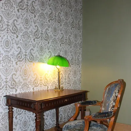 לינה וארוחת בוקר Ferme-chateau De & 3*