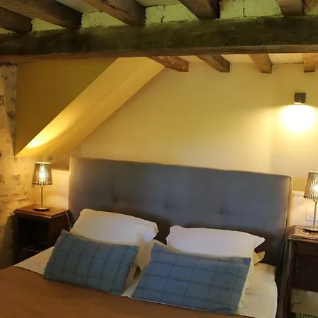 לינה וארוחת בוקר Ferme-chateau De & Cordey