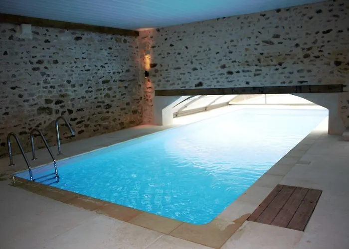 לינה וארוחת בוקר Ferme-chateau De & 3*