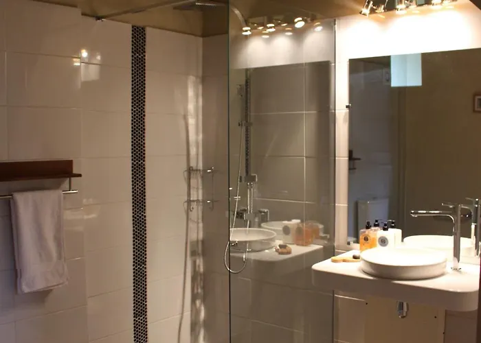 Ferme-chateau De & לינה וארוחת בוקר