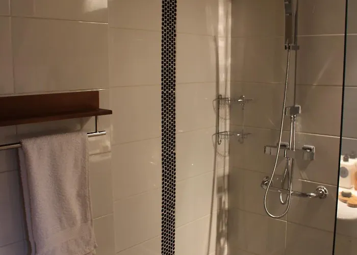 לינה וארוחת בוקר Ferme-chateau De & Cordey