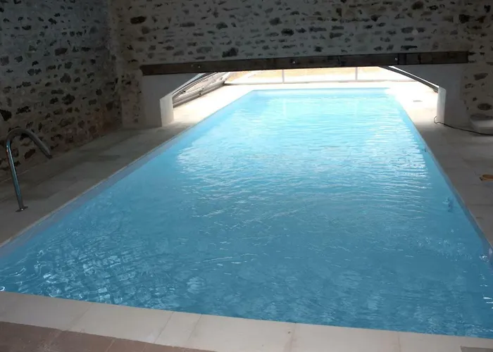 Ferme-chateau De & 3* Cordey